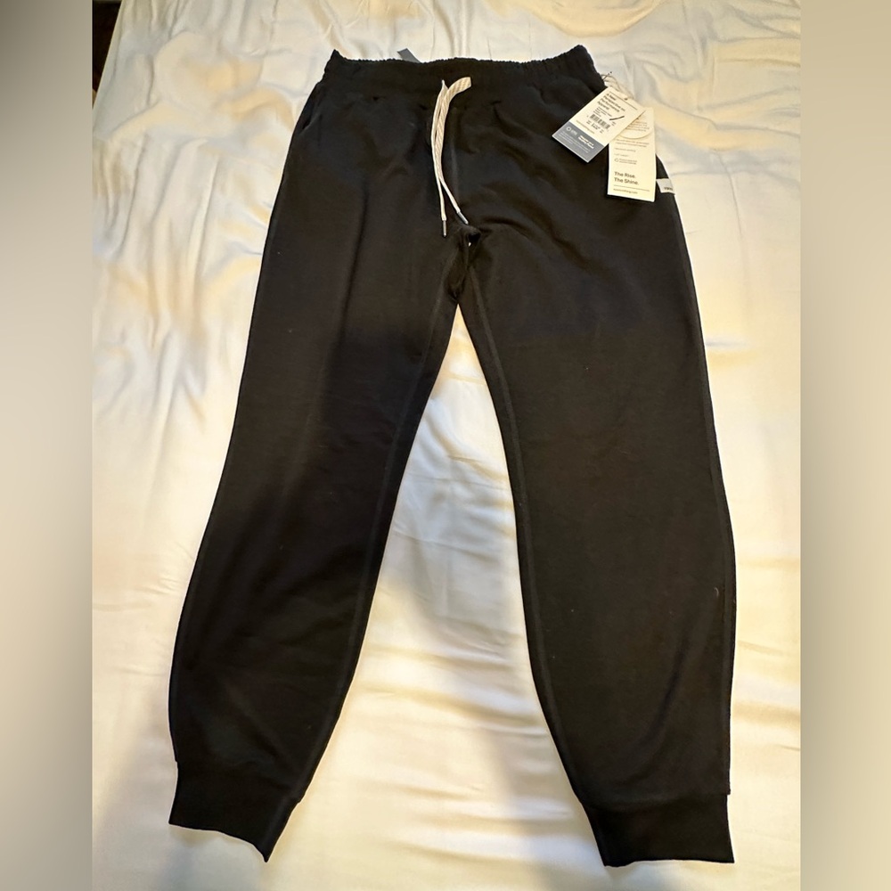 Vuori Women’s performance jogger. NWT. Size XS. Black.